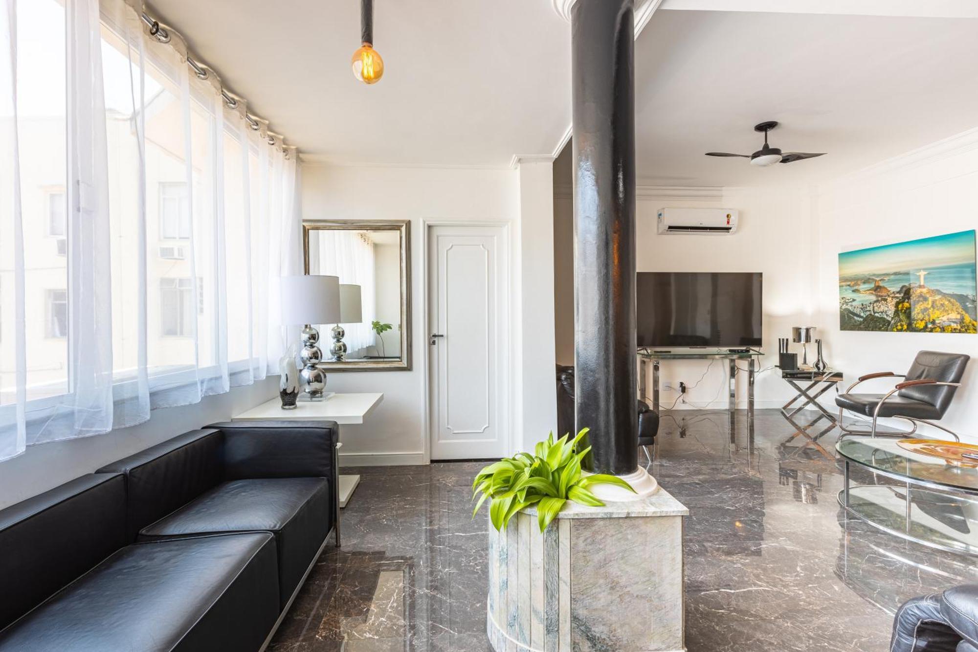 The Copa Executive Design Penthouse 4 Bedroom 3 Bathroom 6 Air Conditioners 2500 Sq Ft 85 Inch Cimema Tv